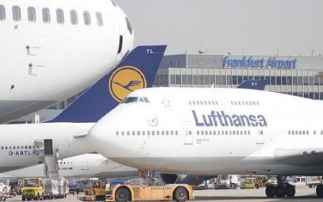 Lufthansa îşi anulează 99% din zborurile de luni